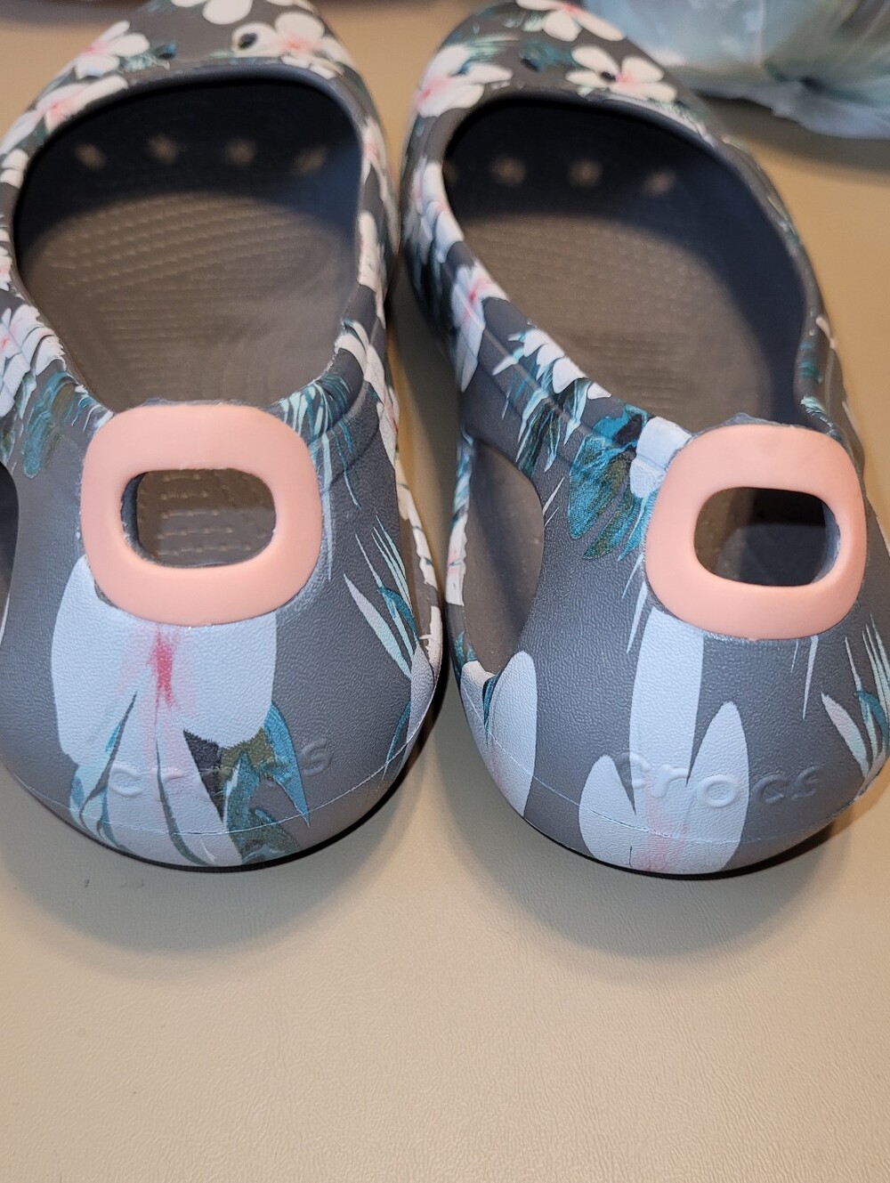 NWOT - CROCS Floral Ballet Flats in Gray, White and Pink SIZE 10. - Picture 4 of 9